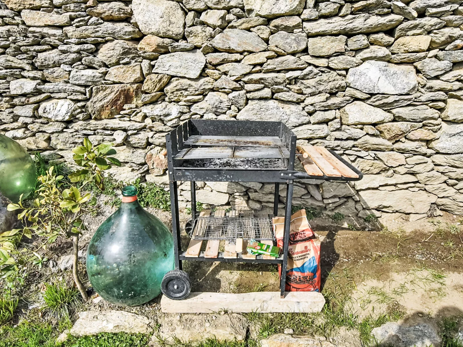 Al Vignale - La Grotta - Buiten