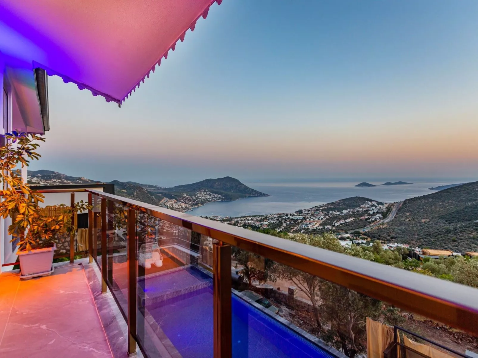 Villa Bajon mit Infinitypool und Meerblick - Buiten