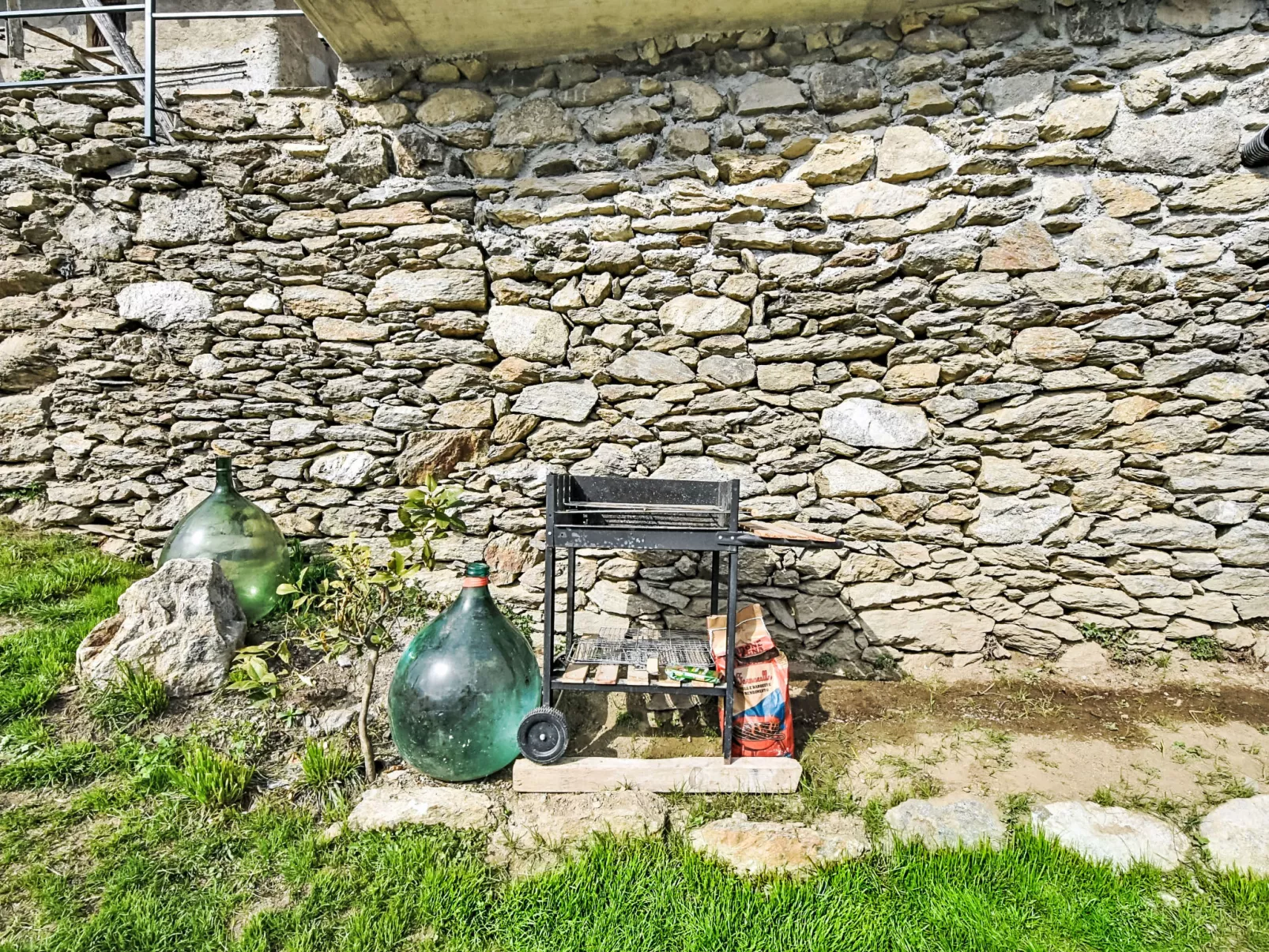 Al Vignale - La Grotta - Buiten