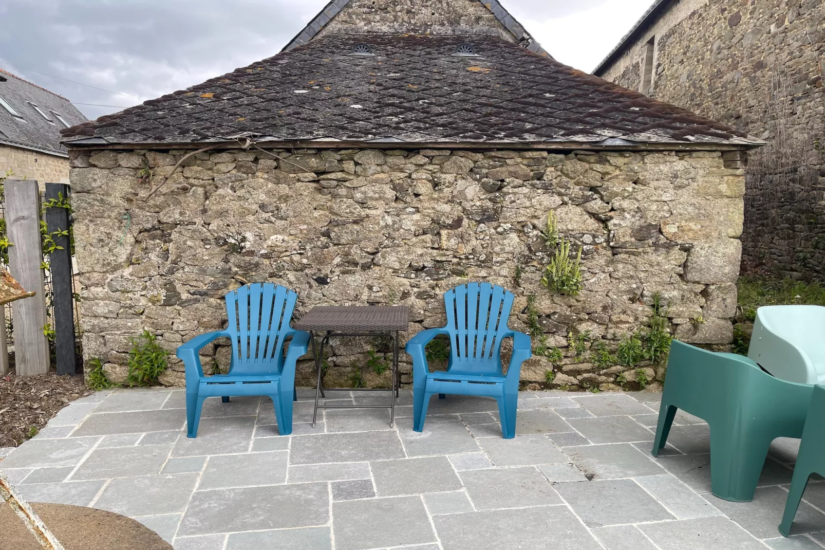 Joli Gite de vacances à Neulliac - Buitenkant zomer