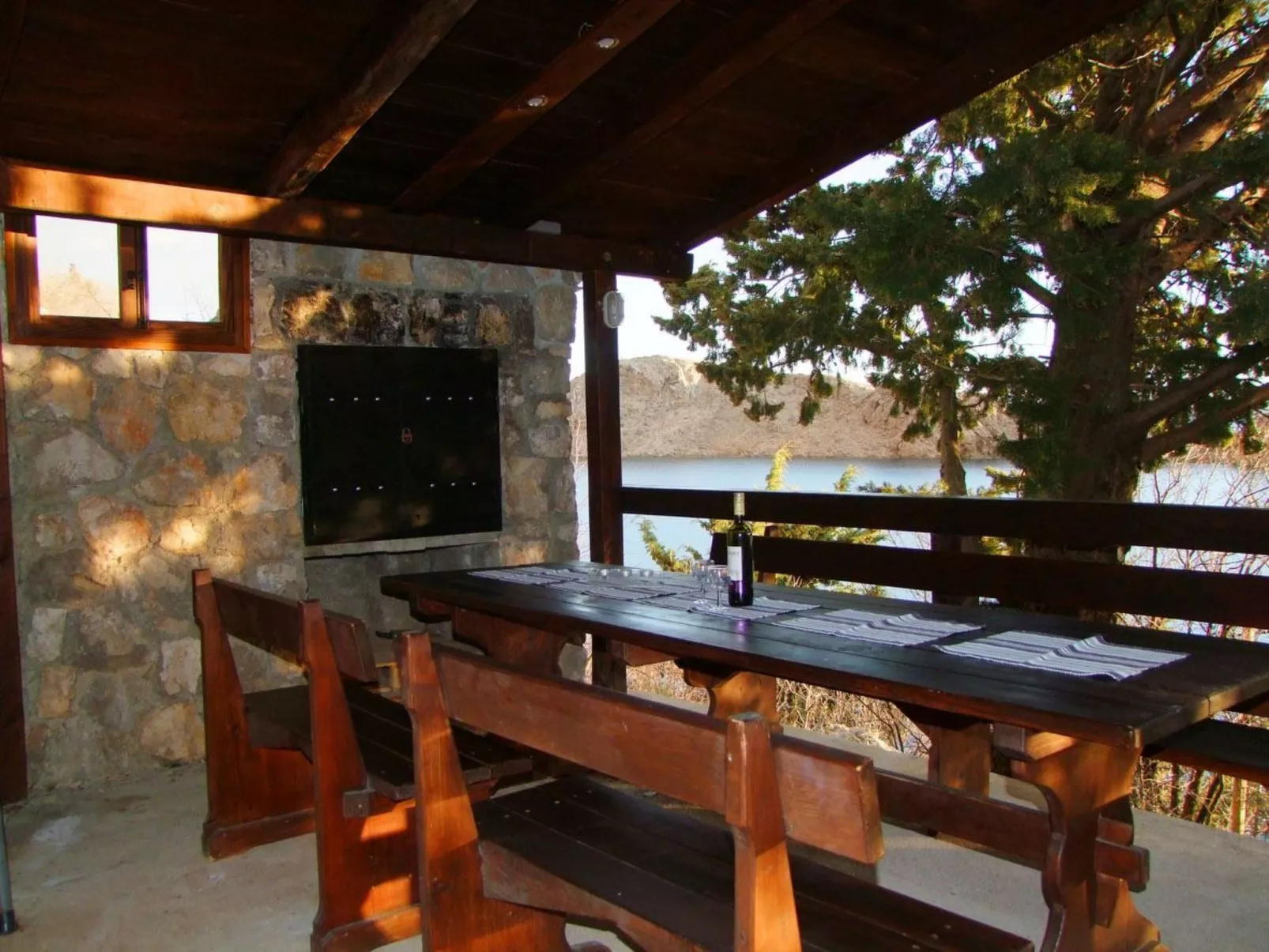 Mit Pool in Lukovo Sugarje - Buiten