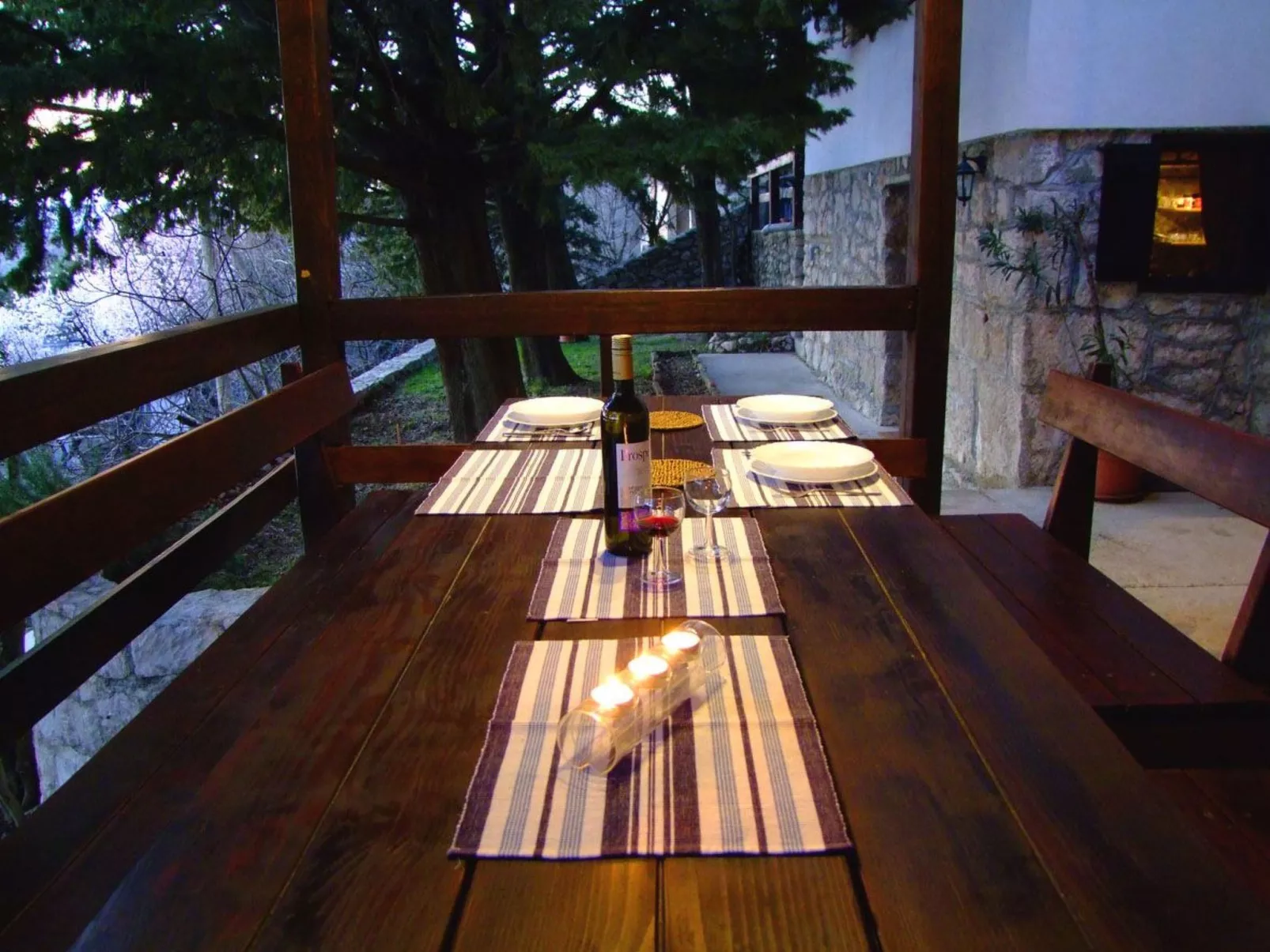 Mit Pool in Lukovo Sugarje - Buiten