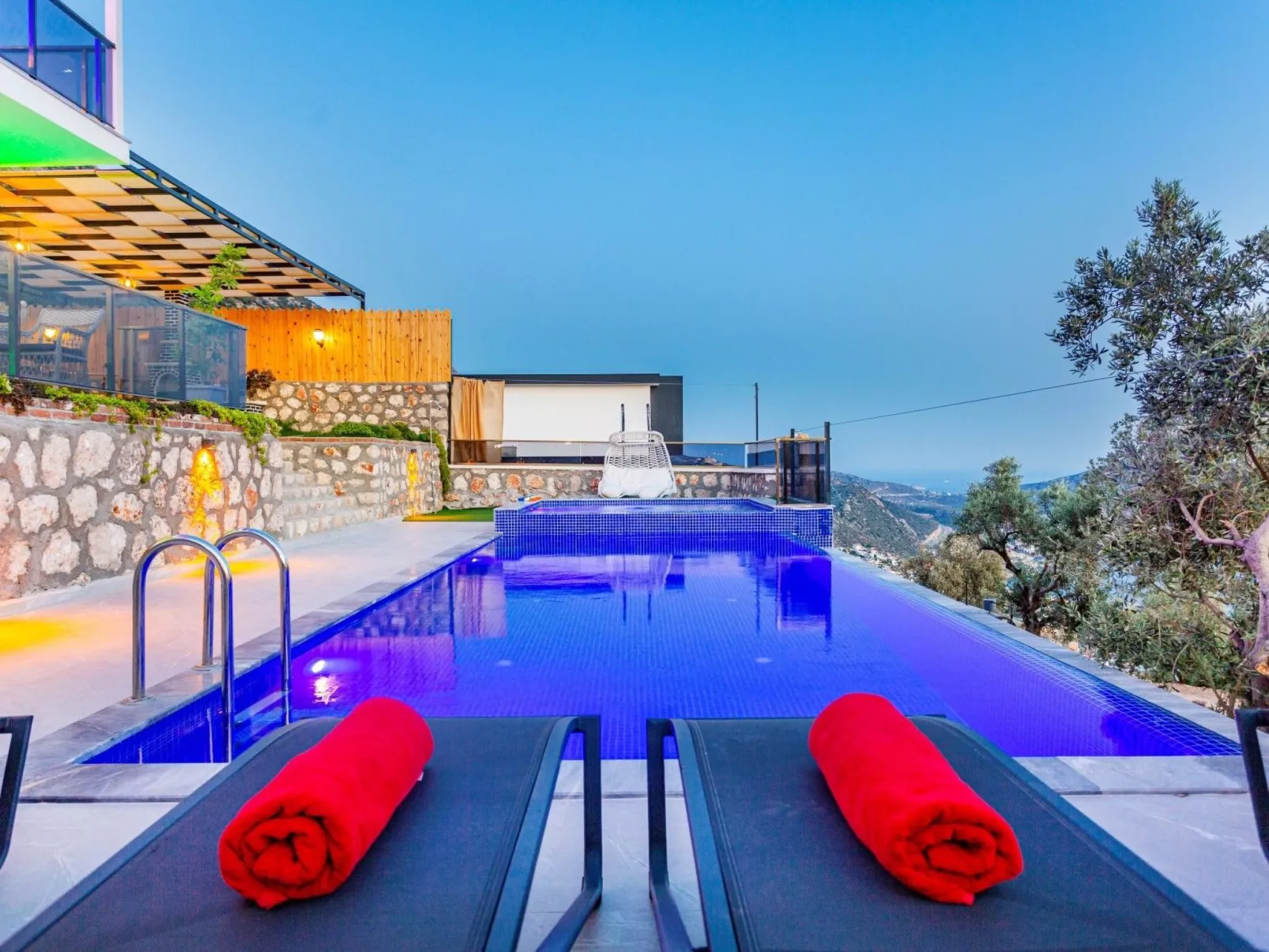 Villa Bajon mit Infinitypool und Meerblick - Buiten