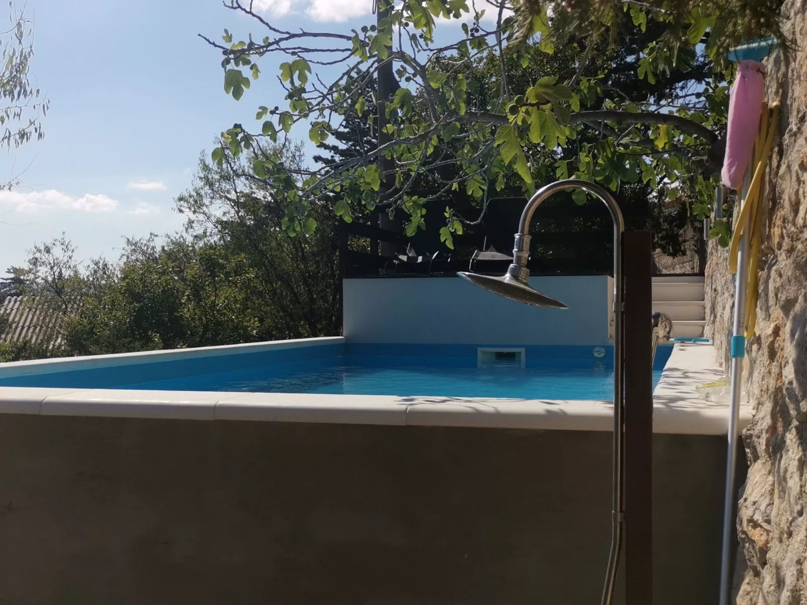 Mit Pool in Lukovo Sugarje - Buiten