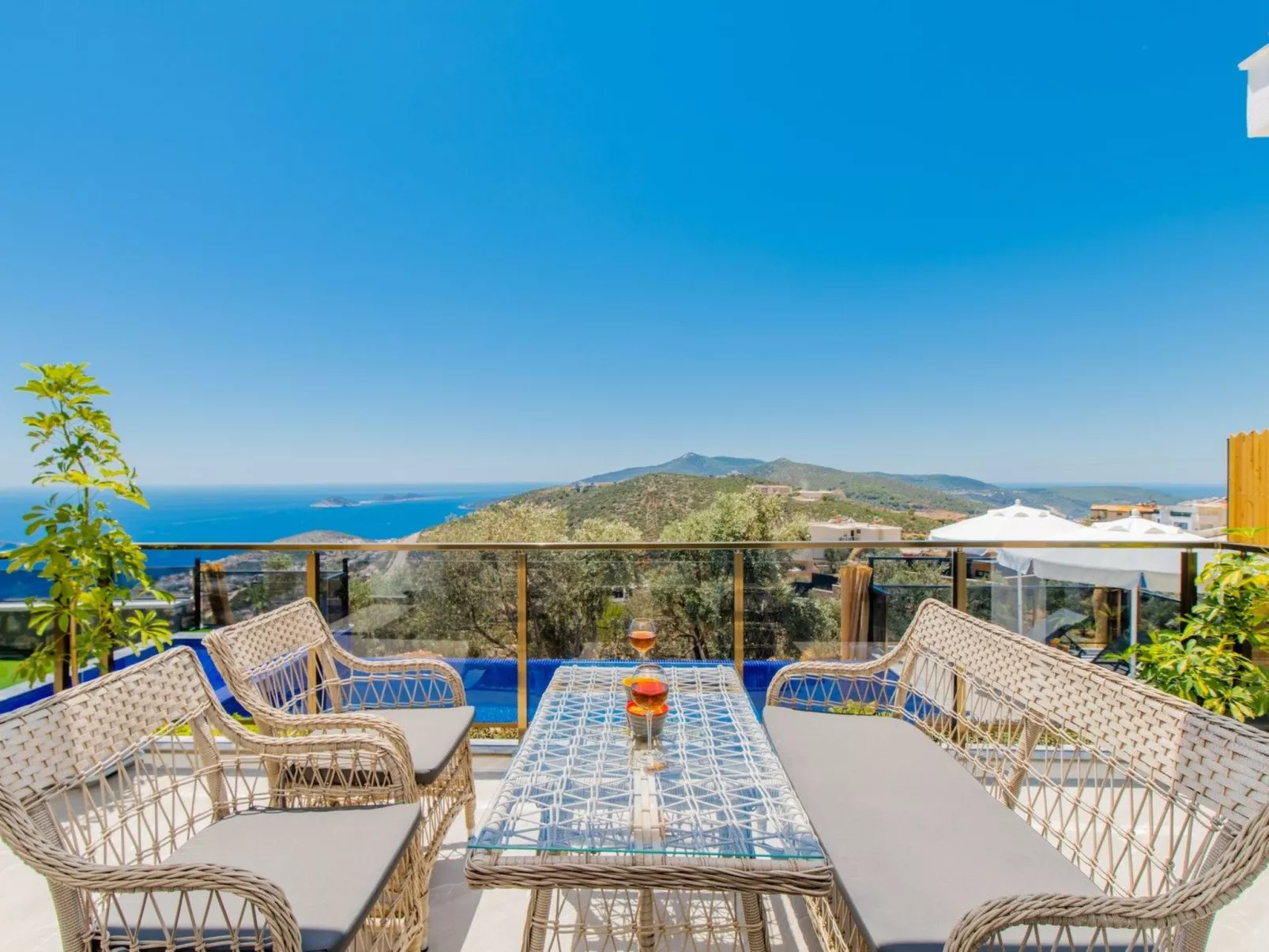 Villa Bajon mit Infinitypool und Meerblick - Buiten