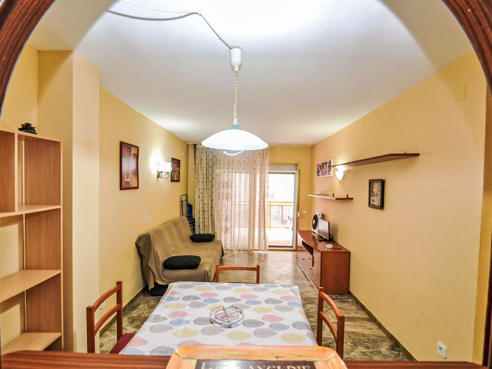 Cala Dorada - Binnen