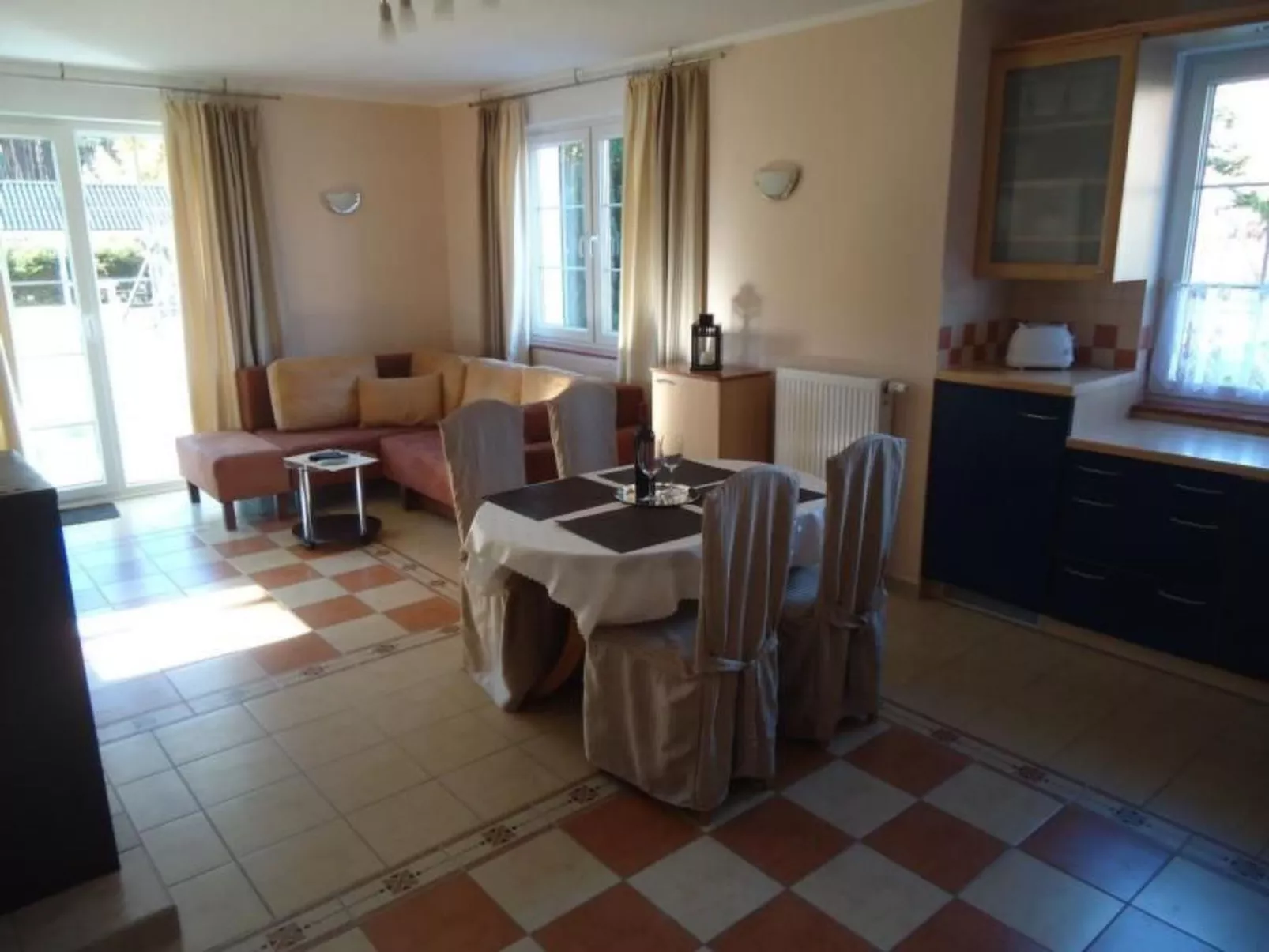 Charmantes Appartement in Rowy mit Grill, Garten - Binnen