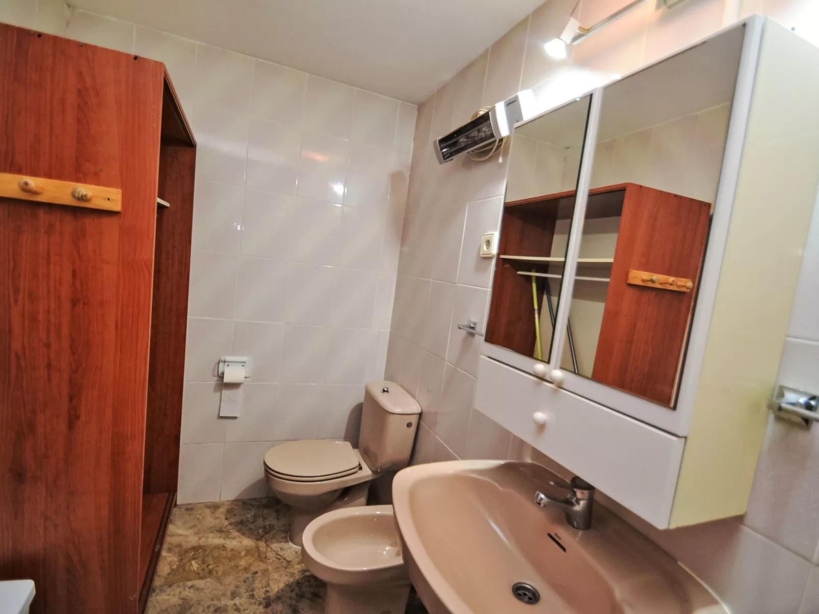 Cala Dorada - Binnen