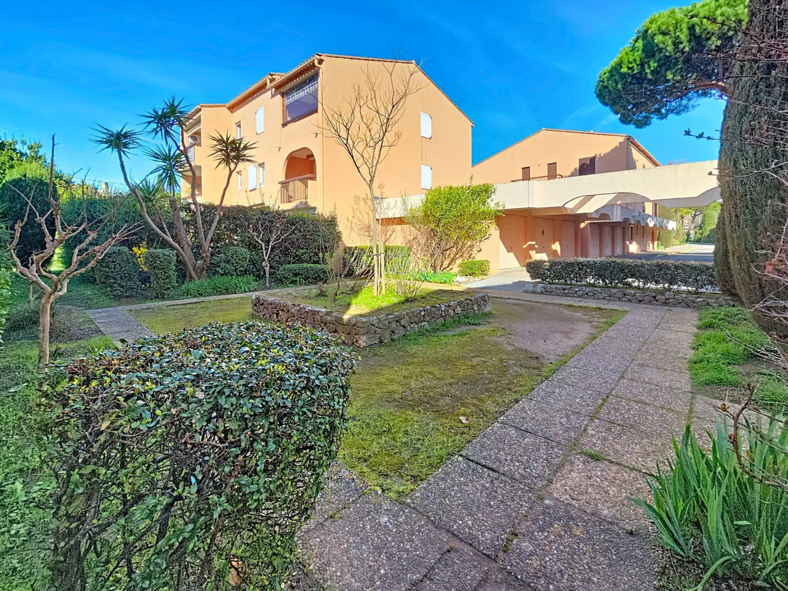 Les Flamants Roses - Buiten