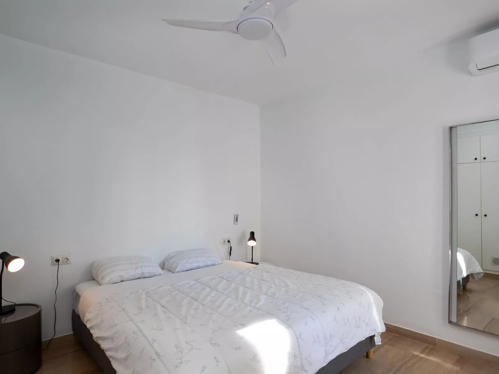 El Faro on the Beach - Binnen