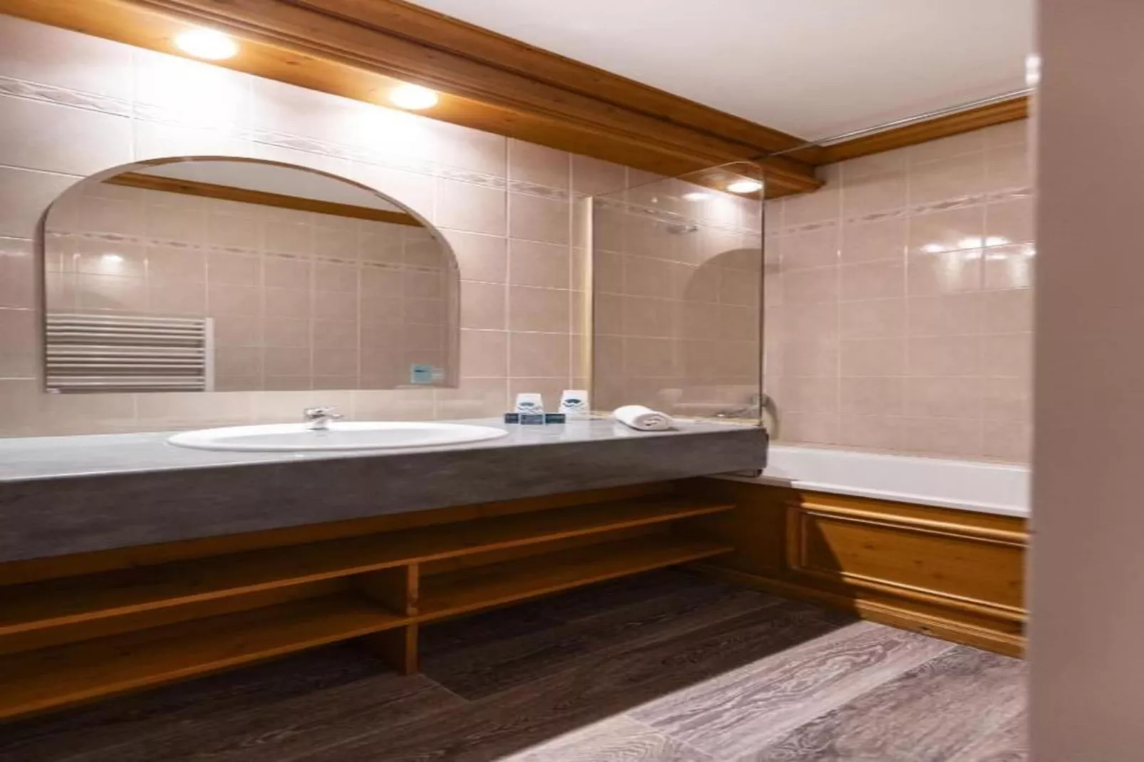 VALCENIS Chambre 5 personnes_C5 - Badkamer