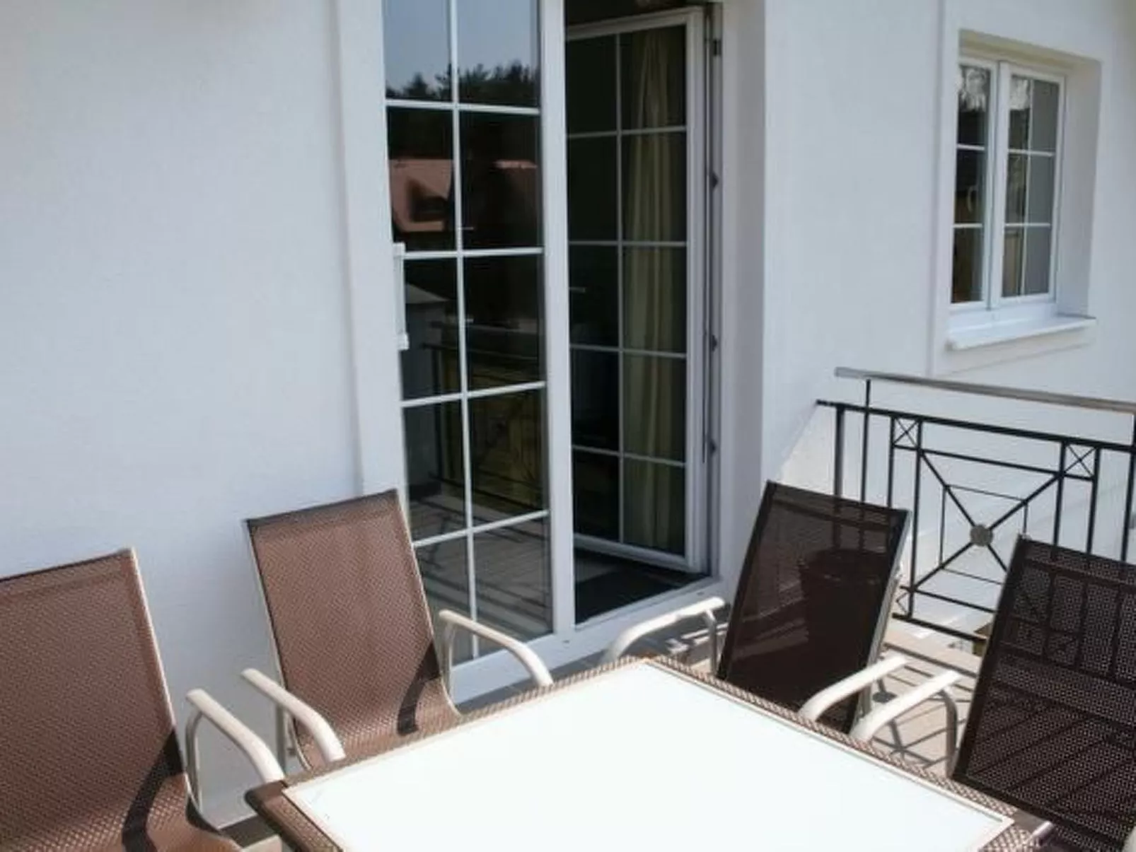 Wohnung in Rowy mit Grill, Terrasse, Parkplatz u - Buiten