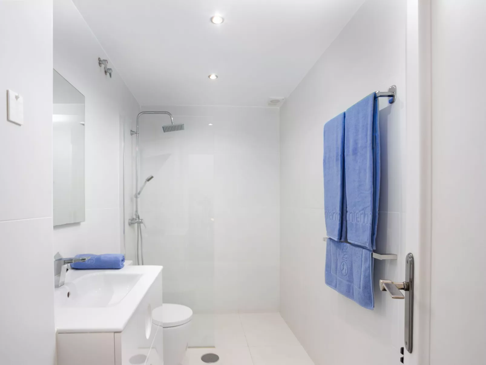 El Faro on the Beach - Binnen