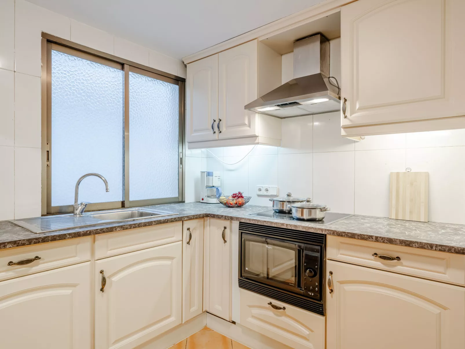 Puerto Javea - Binnen