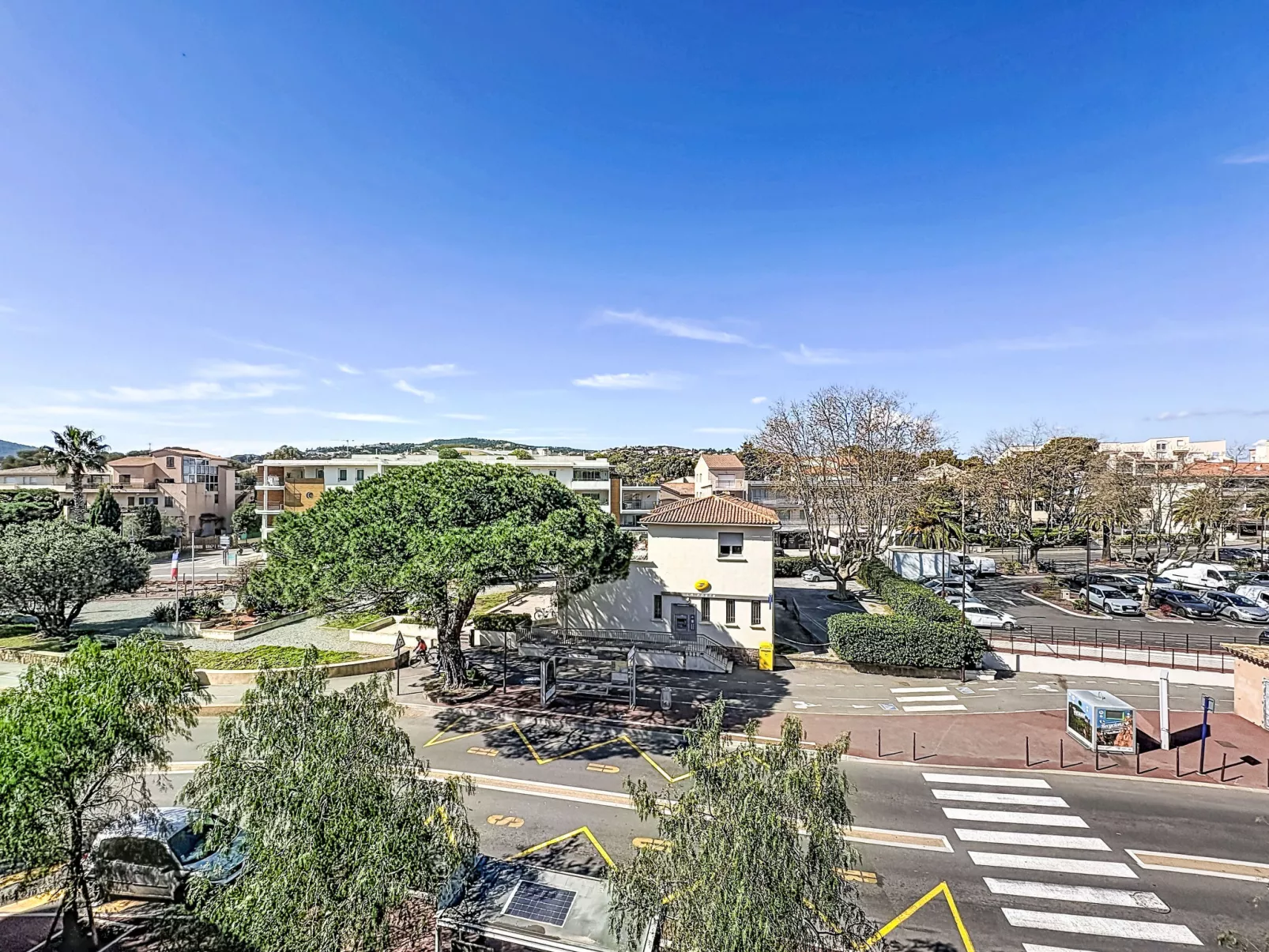 Le Saint François - Buiten