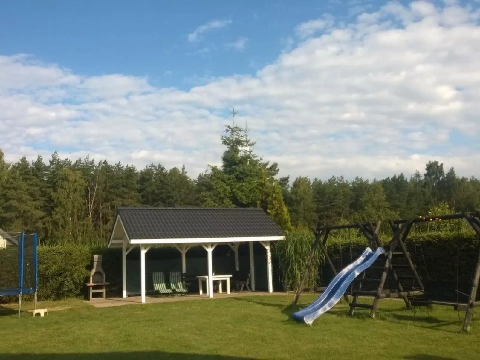 Gemütliche Wohnung in Rowy mit Terrasse, Grill, - Buiten