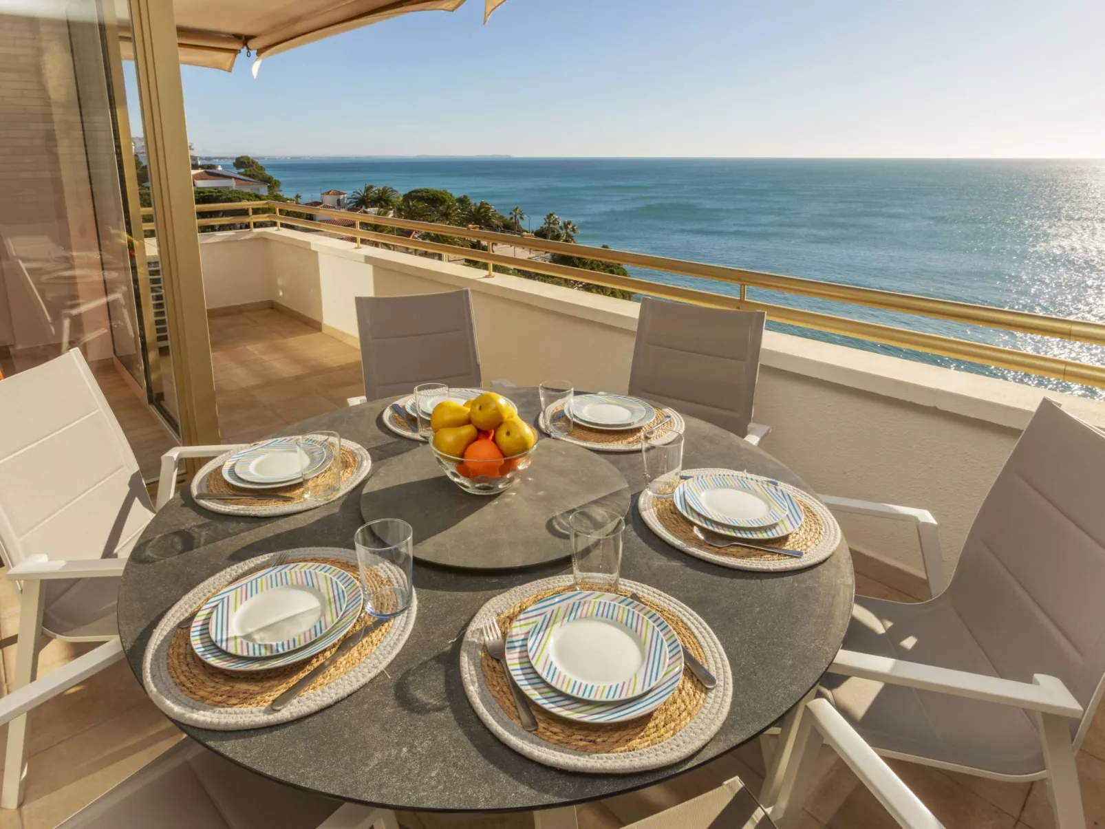 Los Delfines - Buiten