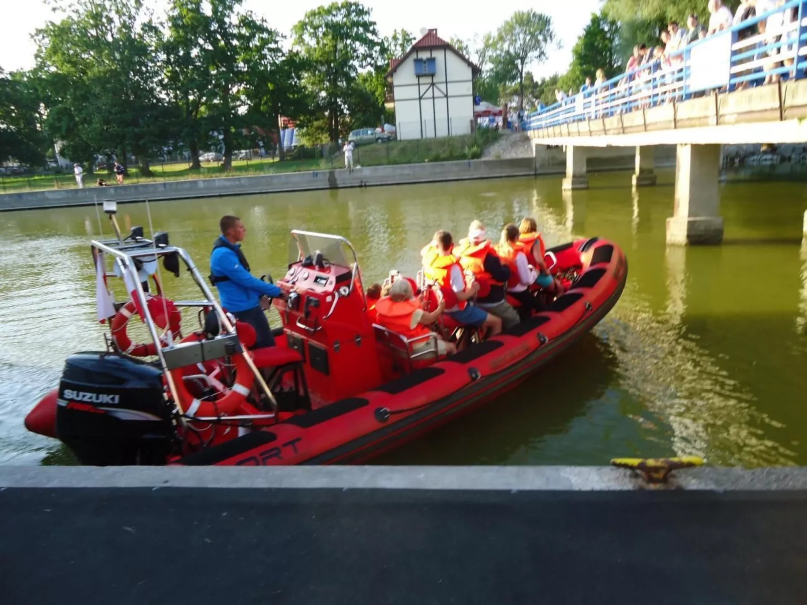 Wohnung in Rowy mit Grill, Terrasse, Parkplatz u - Buiten