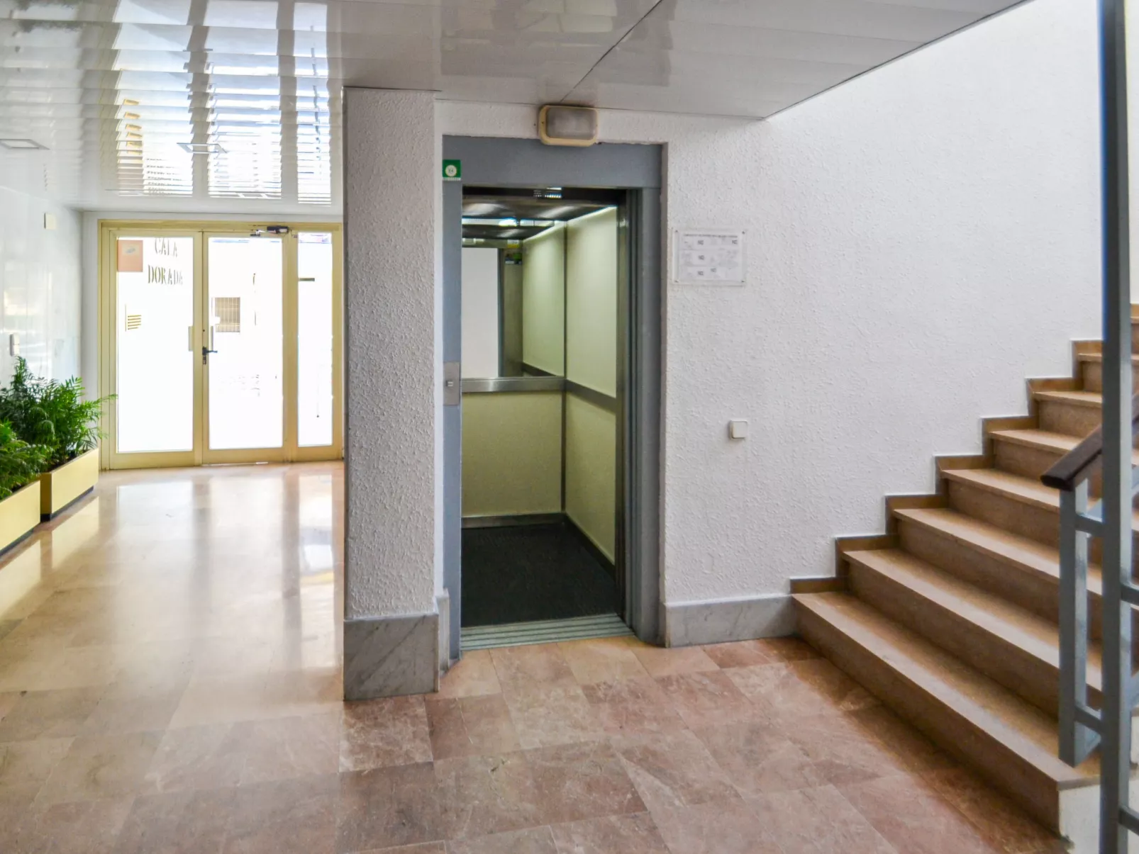 Cala Dorada - Binnen