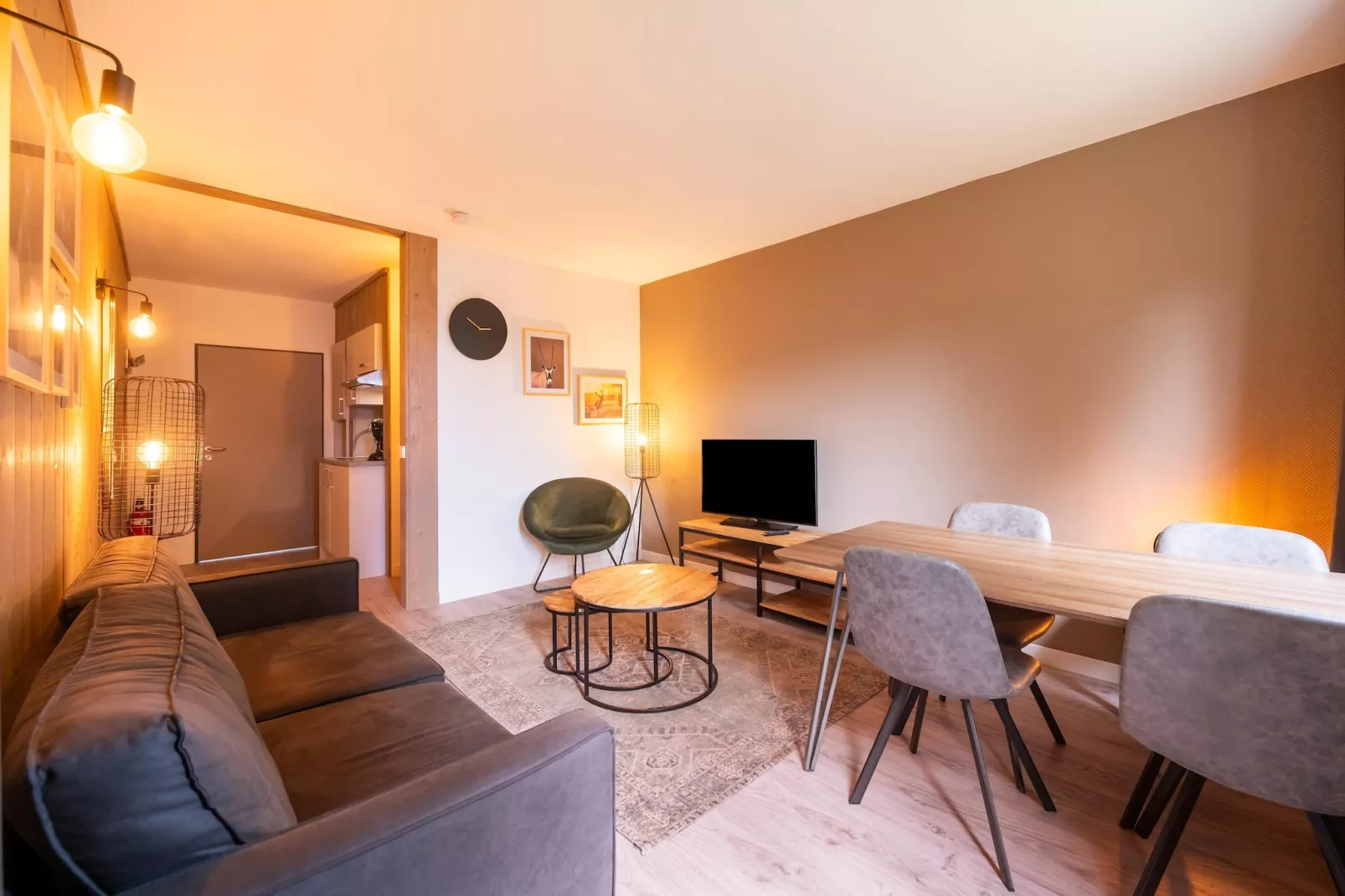 Apartment First Floor - Woonkamer