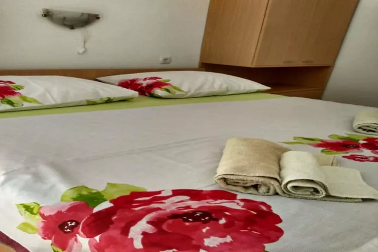 Apartments Snjezana - Two Bedroom Apartment with Balcony and Sea View A2 - Slaapkamer