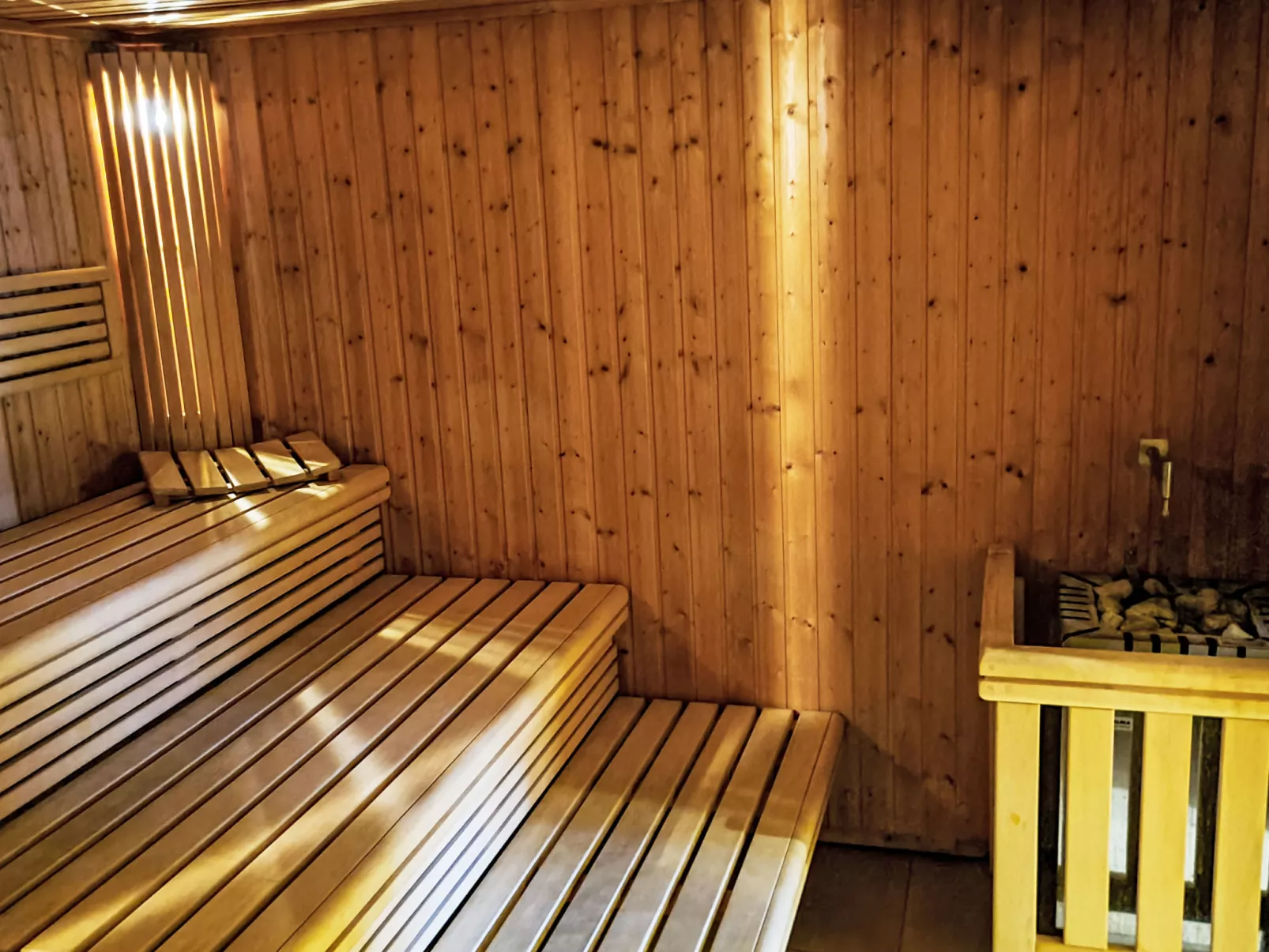 Urlaubsspaß inkl. Schwimmbad und Sauna - Binnen