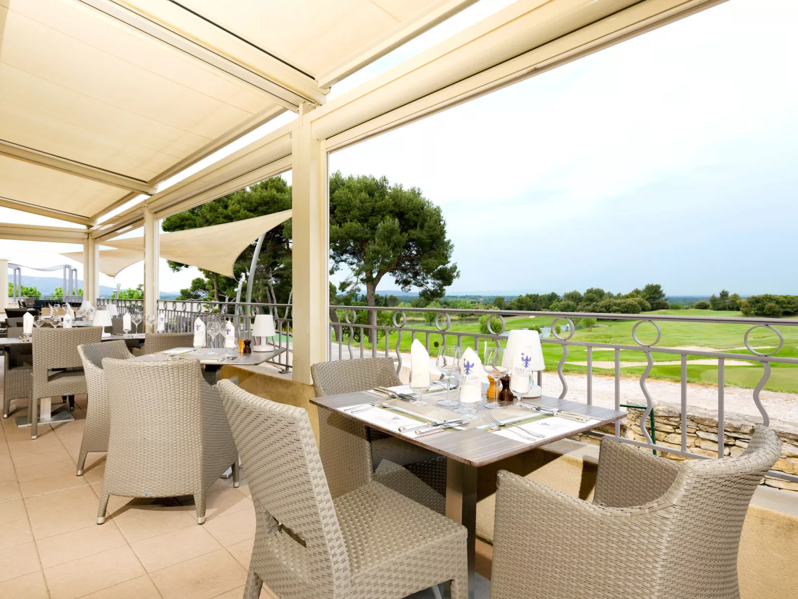 Provence Country Club - Binnen