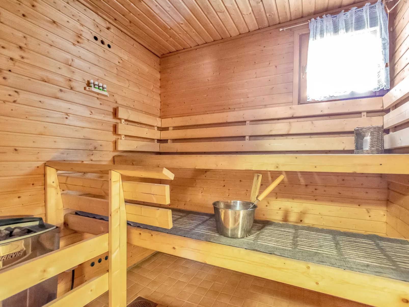 Ruokovirran mökki - Binnen