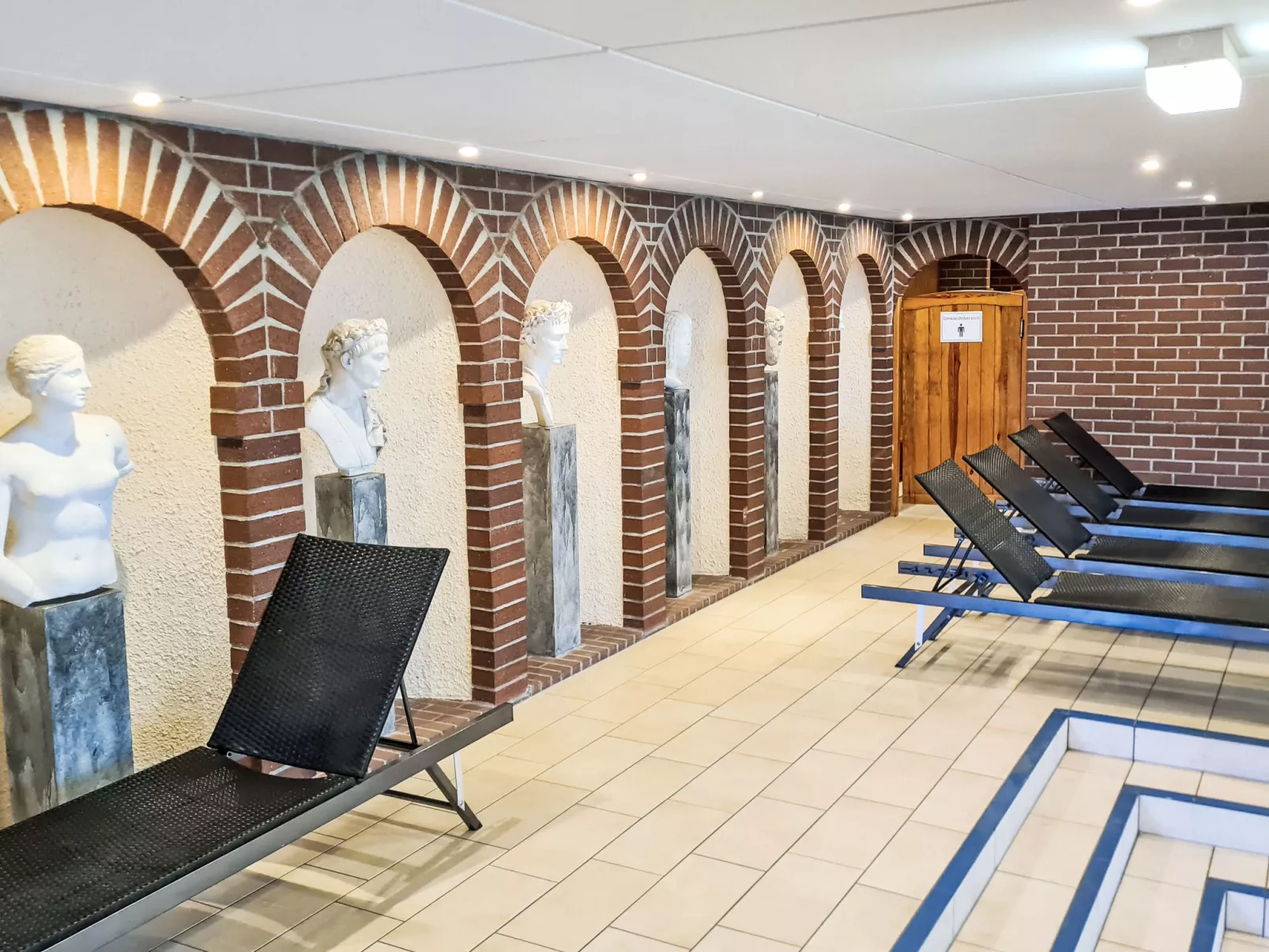 Urlaubsspaß inkl. Schwimmbad und Sauna - Buiten