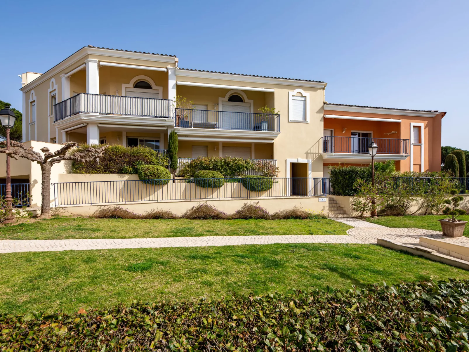 Les Pins Bleus - Buiten