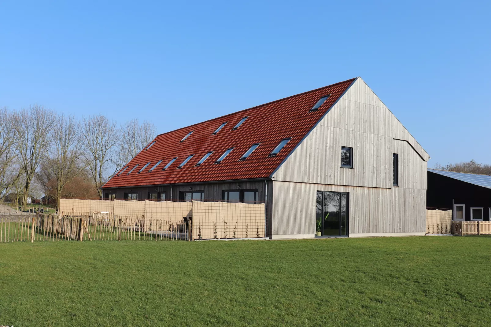 Moderne villa op het Friese platteland