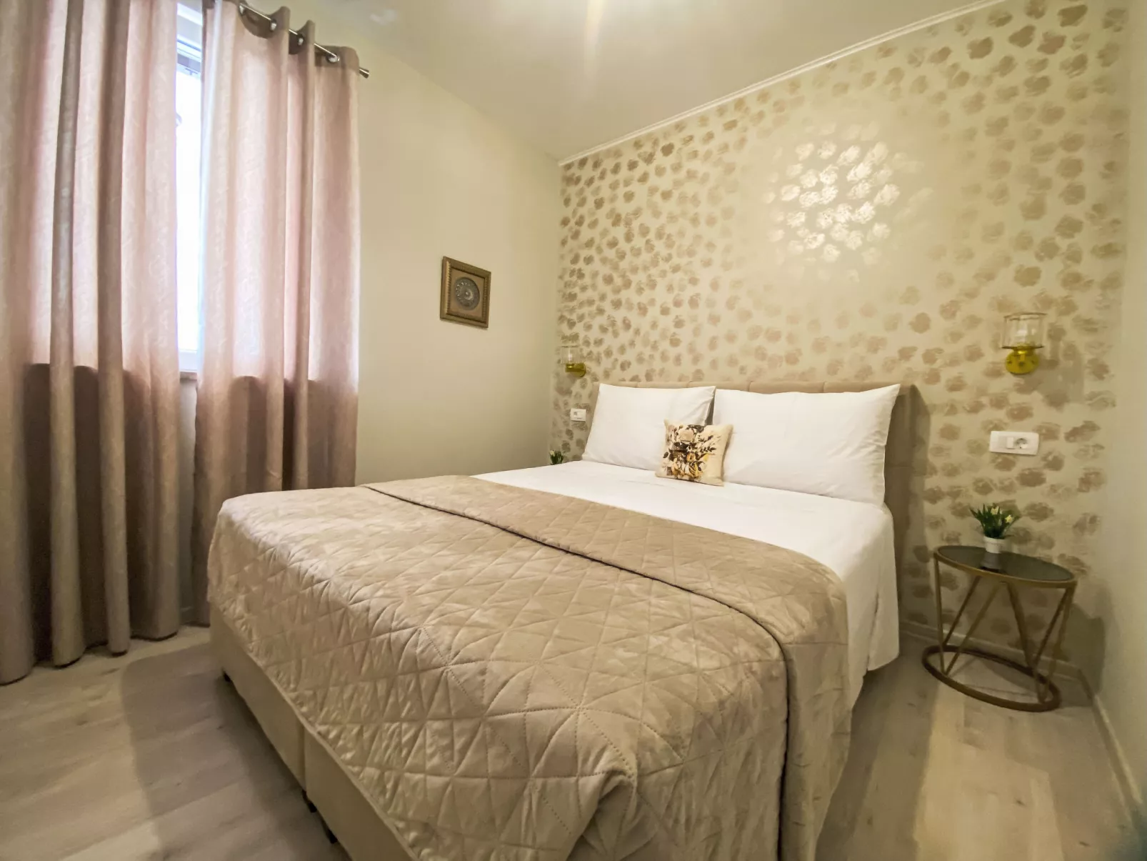 Partial sea & city view - Binnen