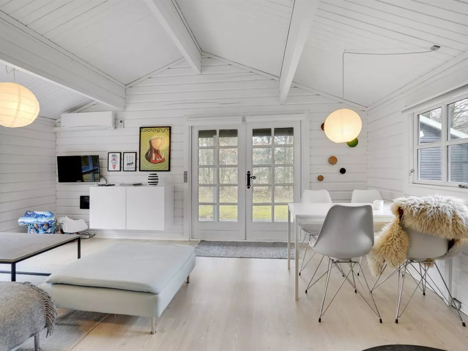 "Iulger" - 30km from the sea - Binnen