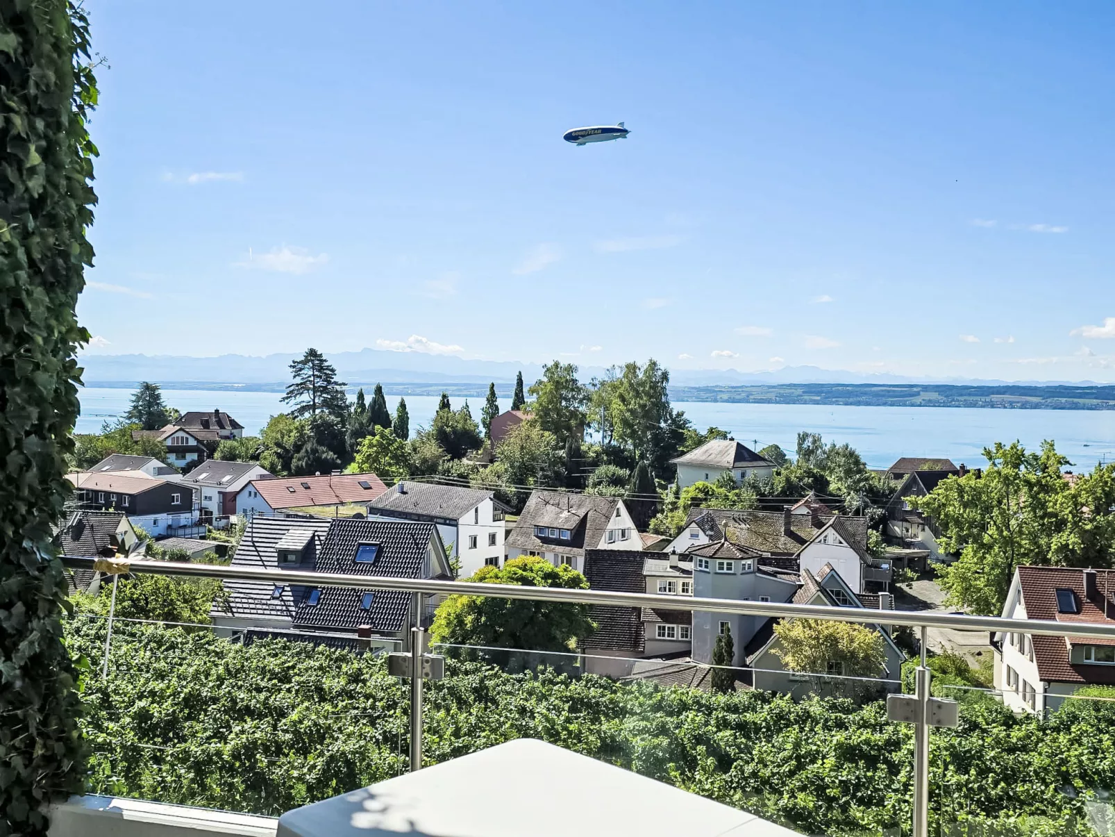 Wohnung B mit Balkon - Buiten