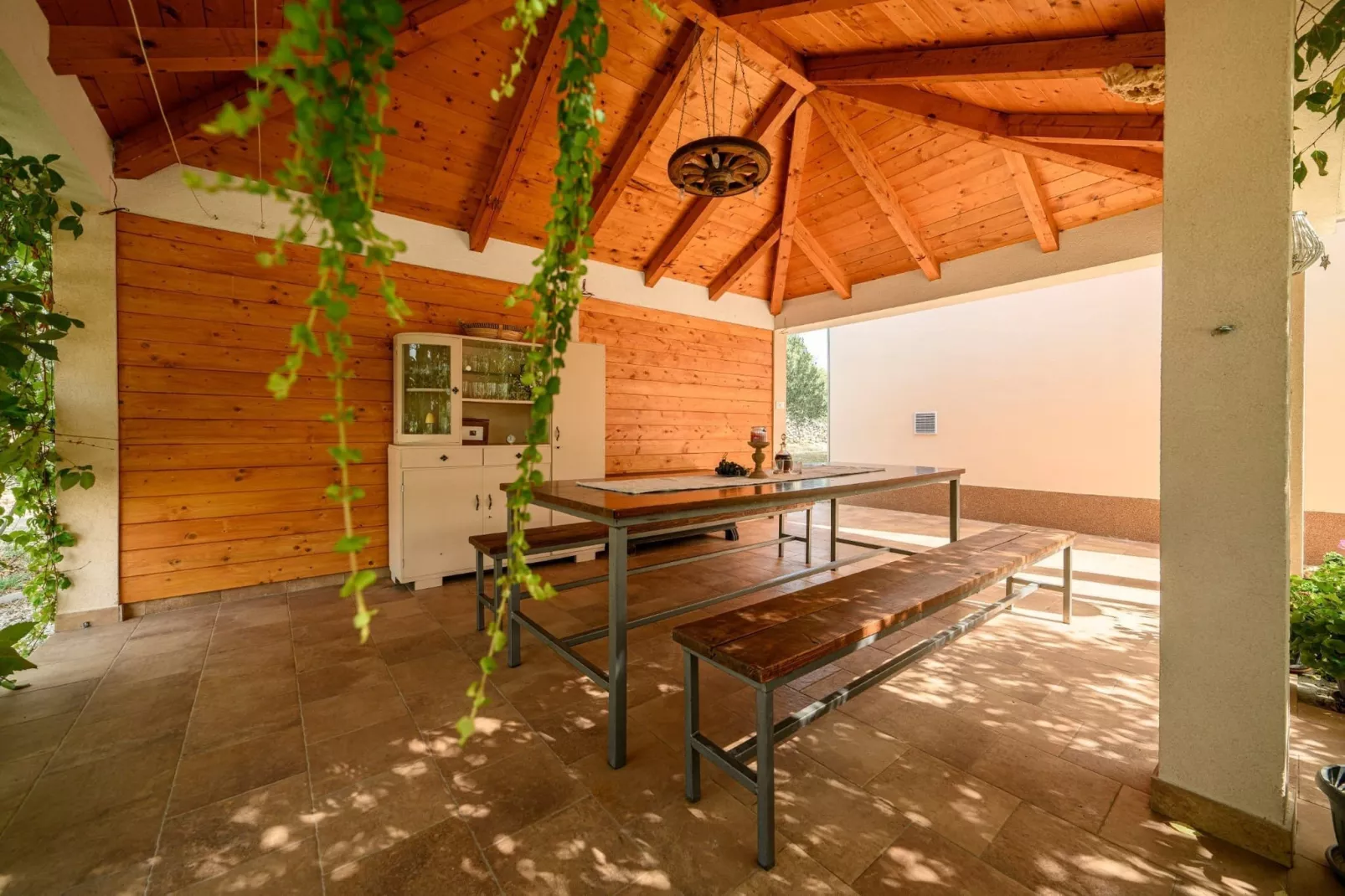 Holiday Home Rokoko - Two Bedroom Holiday Home with Swimming Pool - Eetkamer