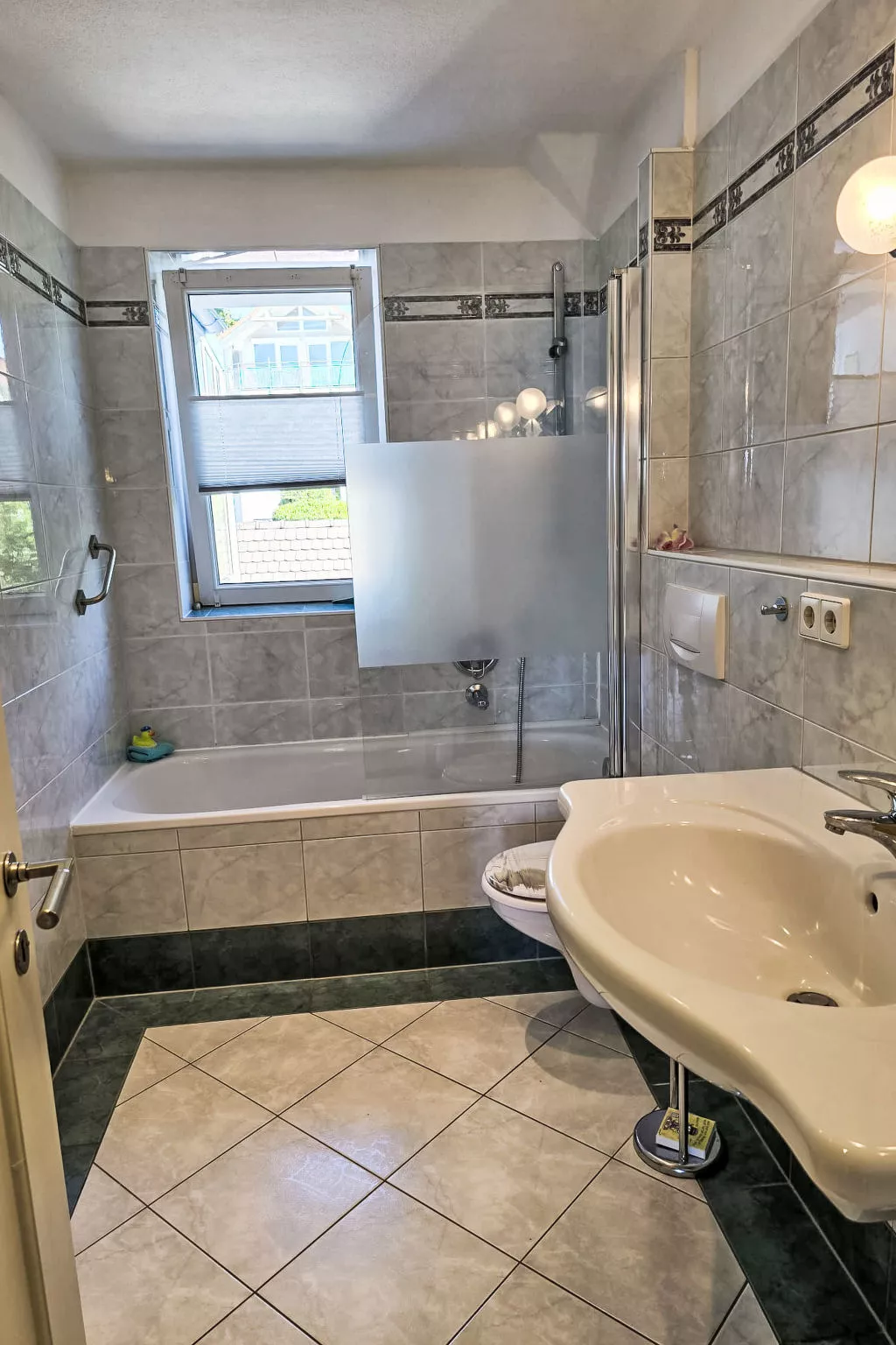 Wohnung B mit Balkon - Binnen