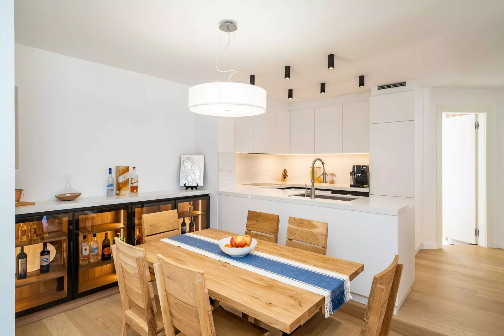 Apartment Villa Claudia - Three Bedroom Apartment with Balcony - Eetkamer