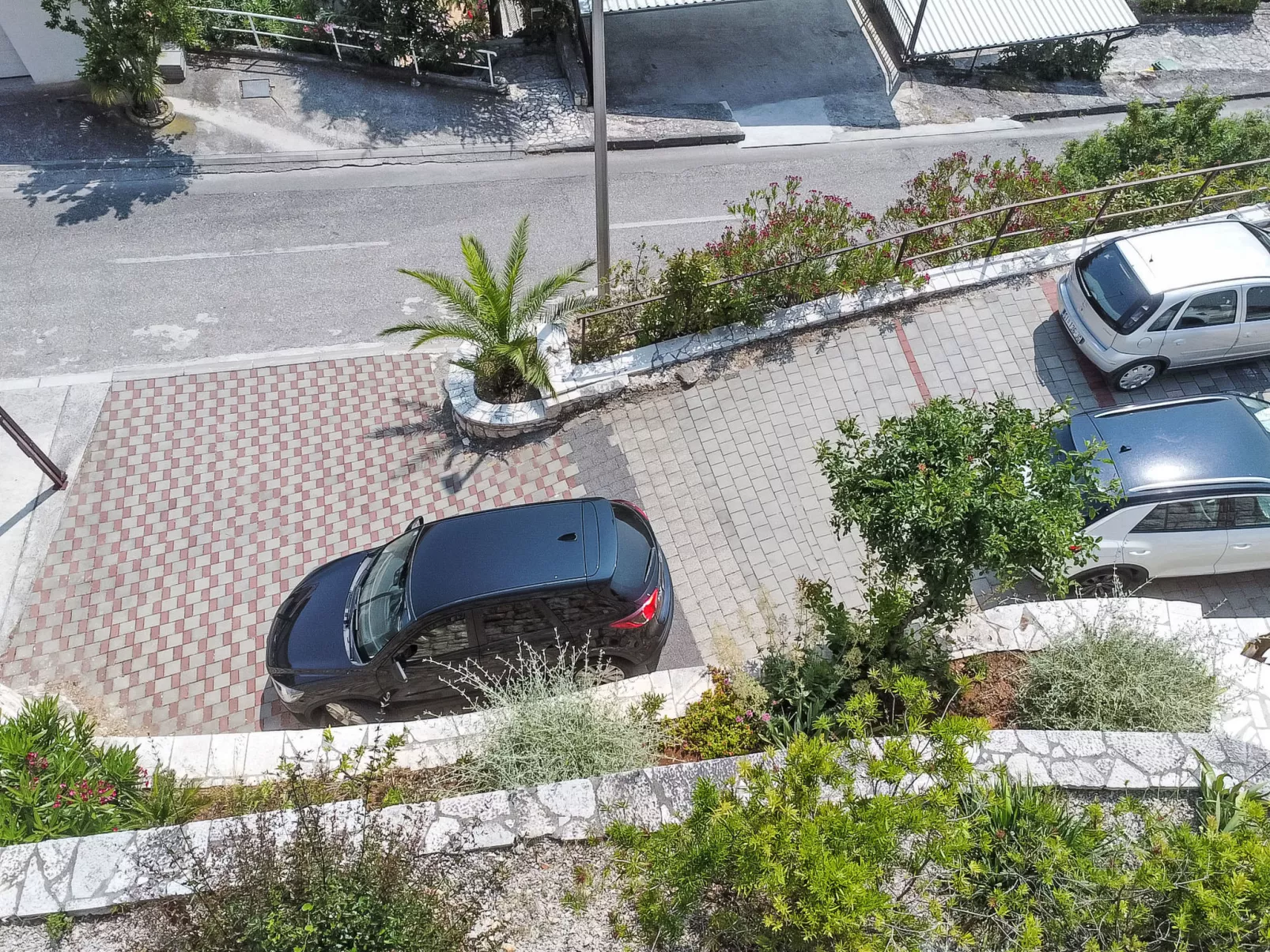 Partial sea & city view - Buiten