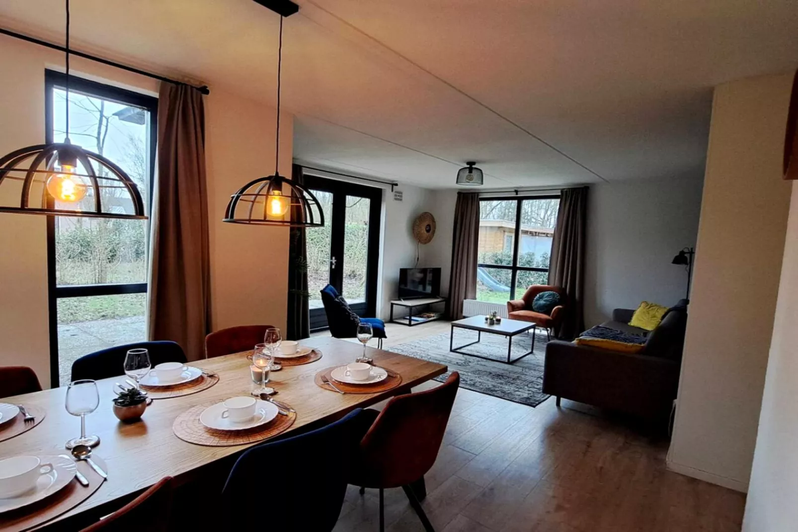 7 - Persoons Forest 217 Sauna Bungalow (copy) (copy) (copy) - Eetkamer