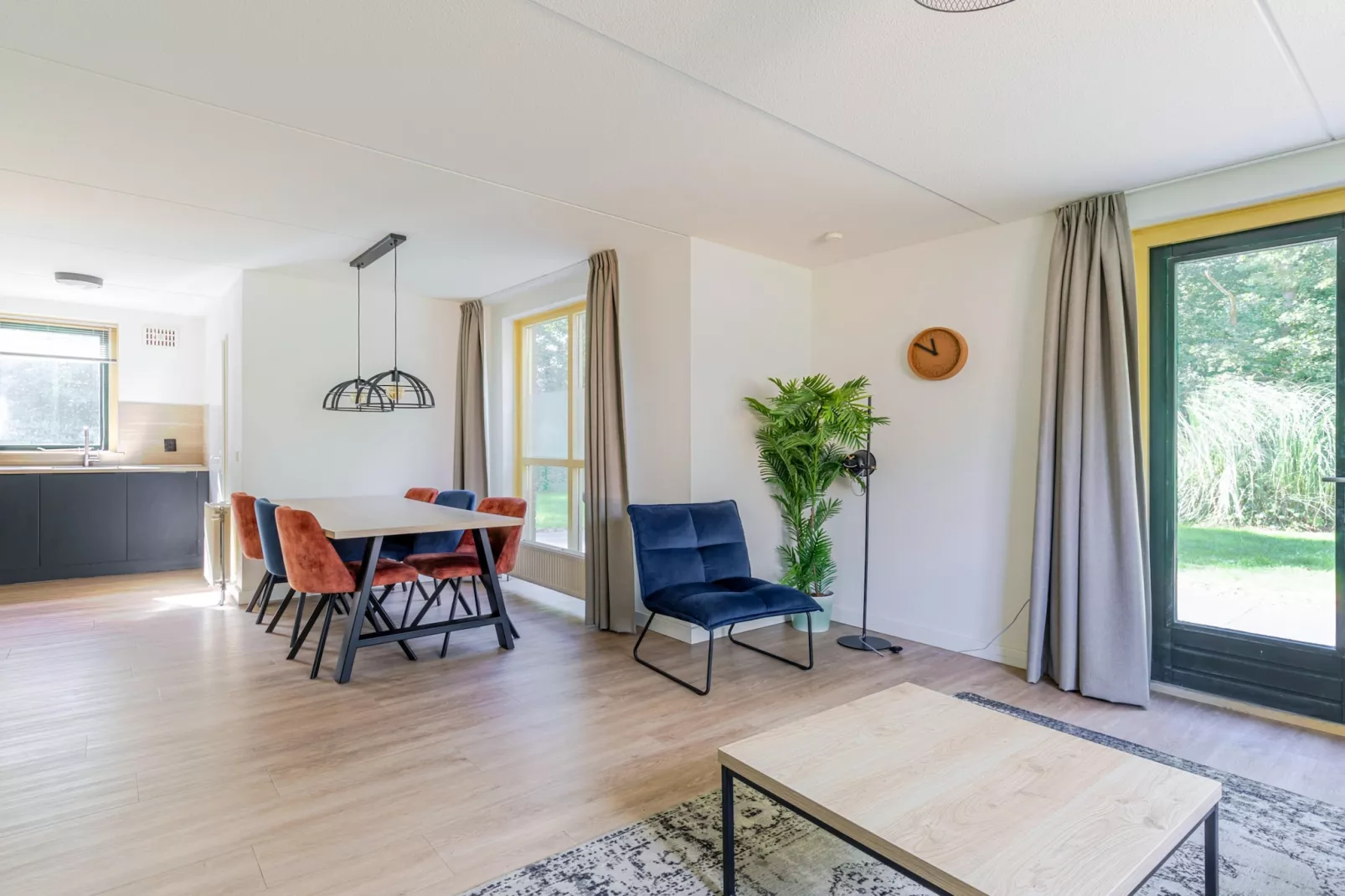 7 - Persoons Forest 217 Sauna Bungalow (copy) (copy) (copy) - Eetkamer