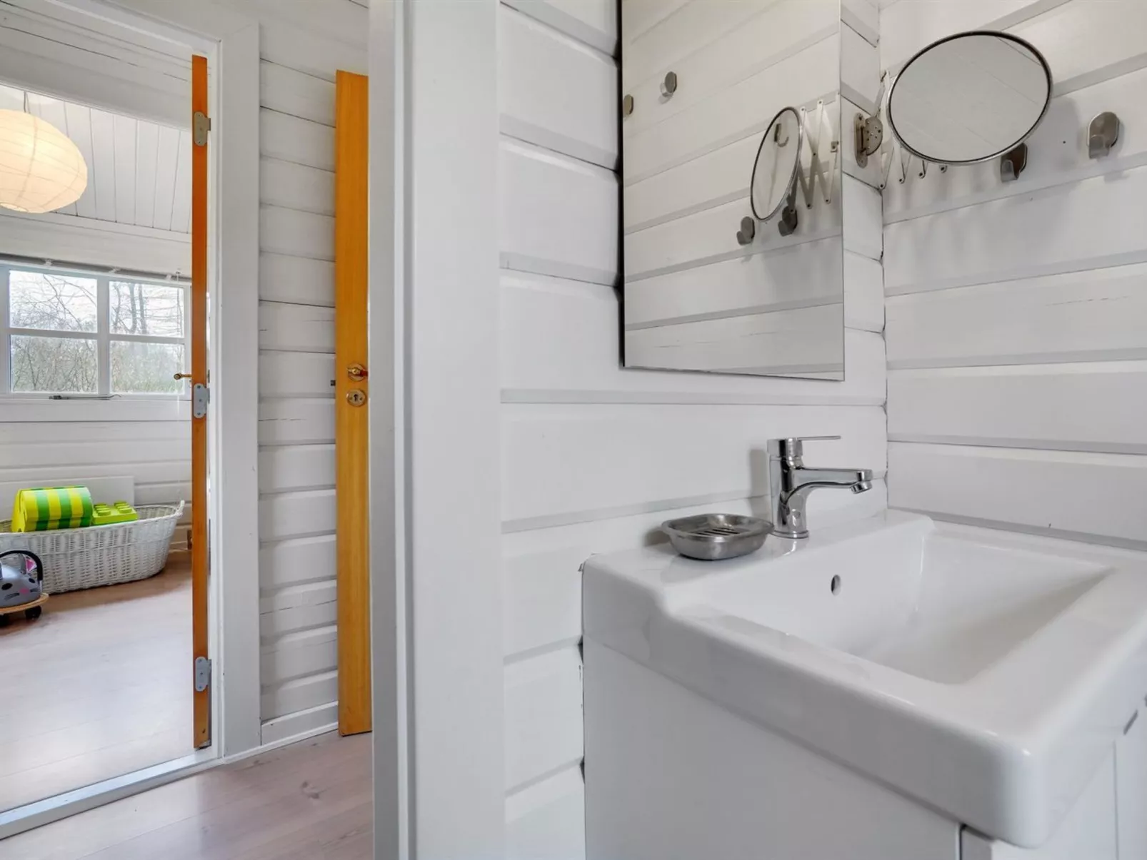 "Iulger" - 30km from the sea - Binnen