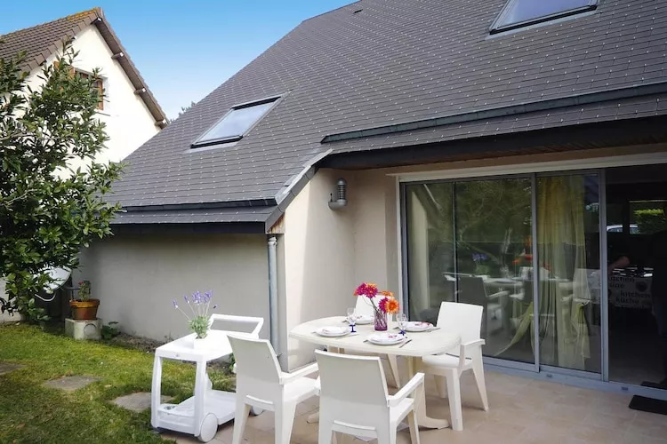 Semi-detached house St Martin-de-Bréhal - Buitenkant zomer