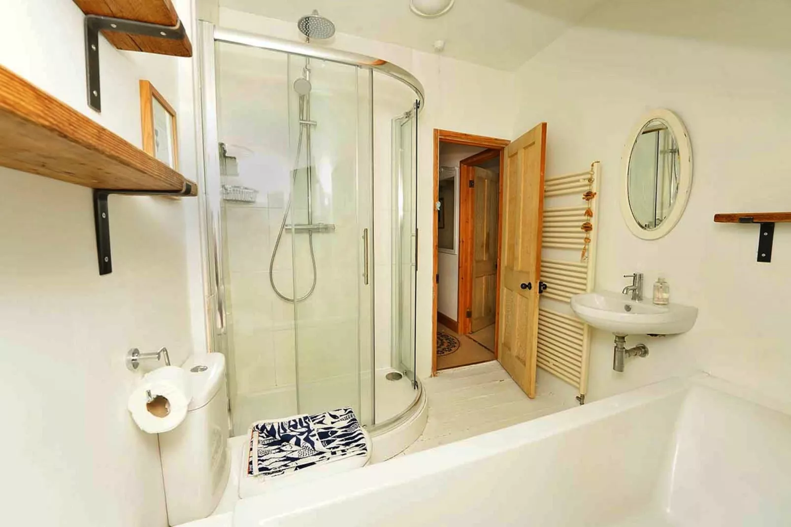 Porthcothan Mill Cottage - Badkamer