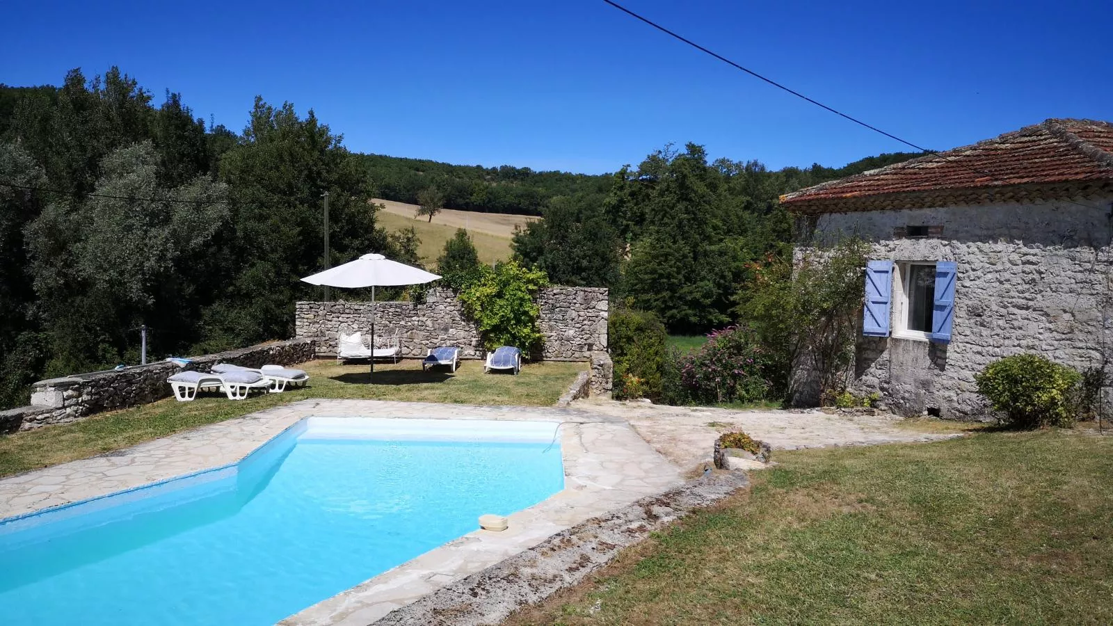 Gite la Bergerie - Buitenkant zomer