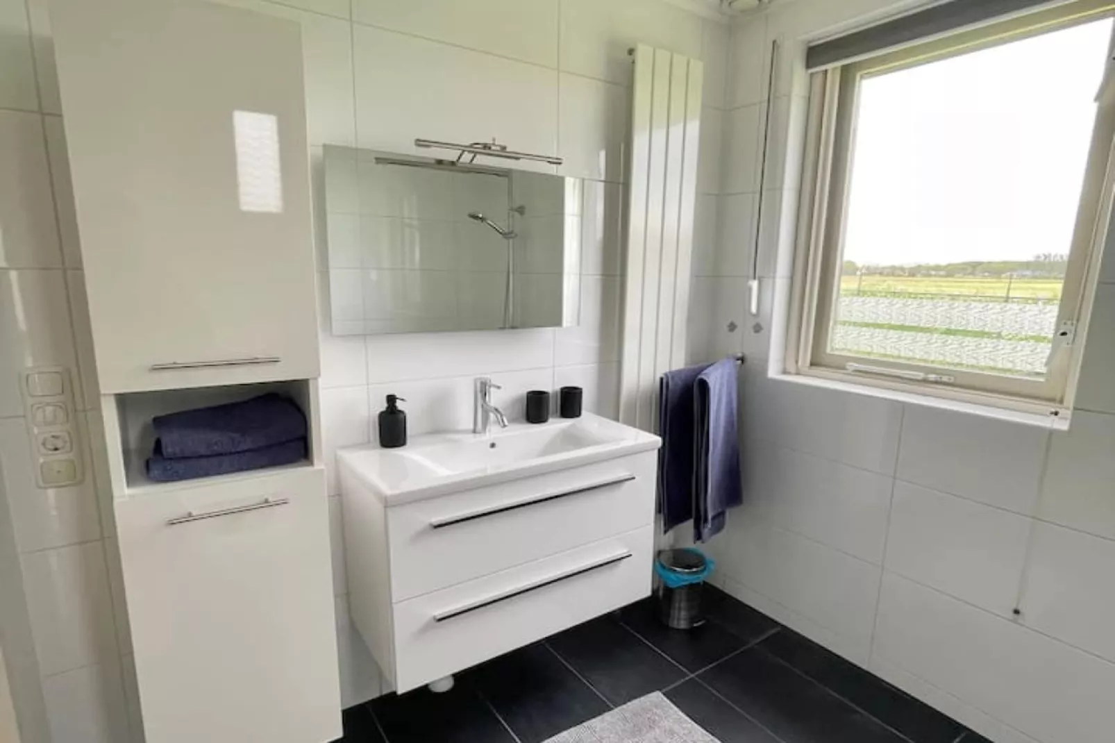 6 - Persons Forest Bungalow (copy) - Badkamer