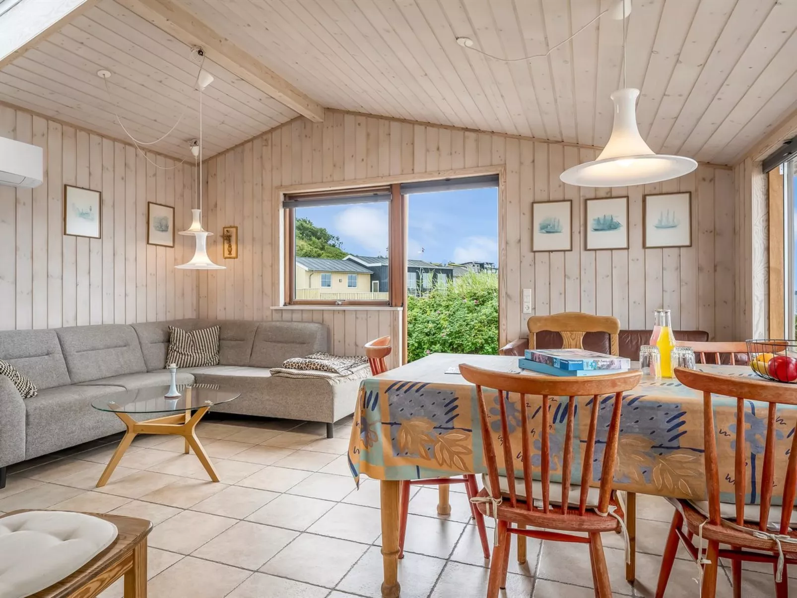 "Signhild" - 5m to the fjord - Binnen