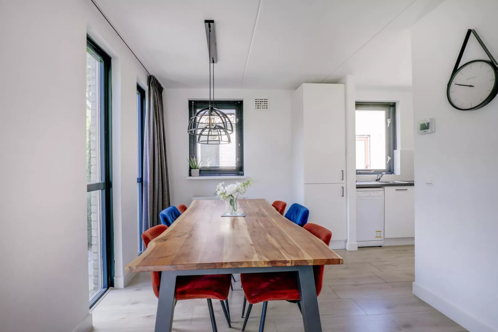 6 - Persons De Zingende Wilg (copy) (copy) (copy) - Eetkamer