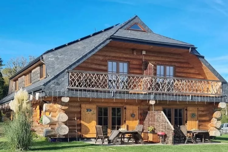 Apartament KWIATOWY Ustronie Morskie - Buitenkant zomer