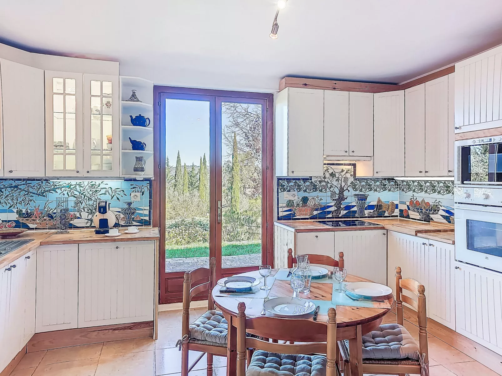 Les Ecuries - Binnen