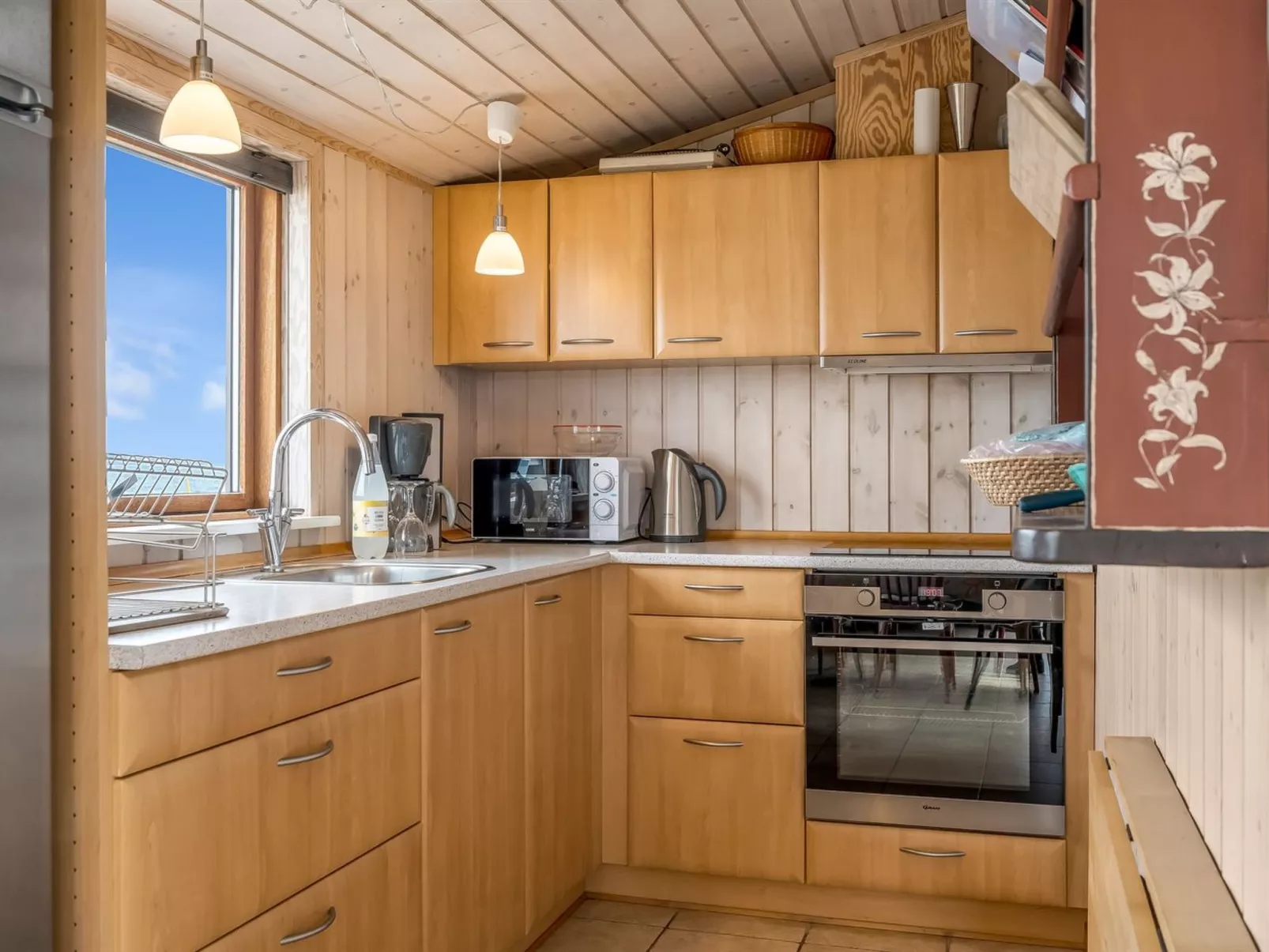 "Signhild" - 5m to the fjord - Binnen